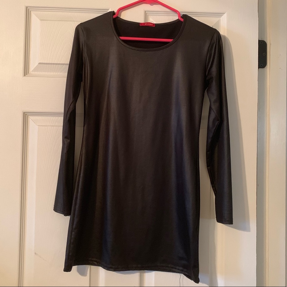 Black long sleeve bodycon dress.